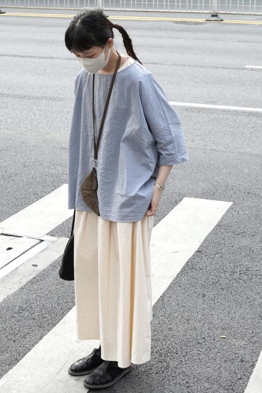 apuntob 米色圆领后开扣短袖连衣裙 商品图0