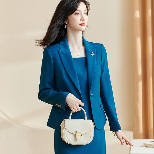 剩S 芳外2024秋季新款通勤OL风净色西装修身显瘦一粒扣长袖外套2431 商品图0