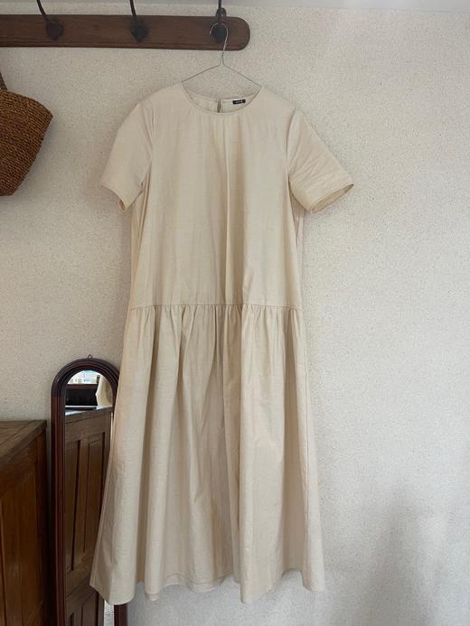 apuntob 米色圆领后开扣短袖连衣裙 商品图8