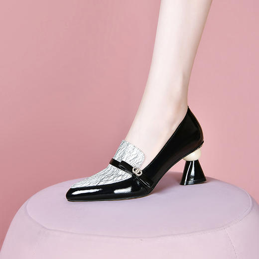 【预售5天】新款女鞋尖头粗中跟鞋蛇纹拼色乐福鞋时装单鞋女SY&217-918 商品图0