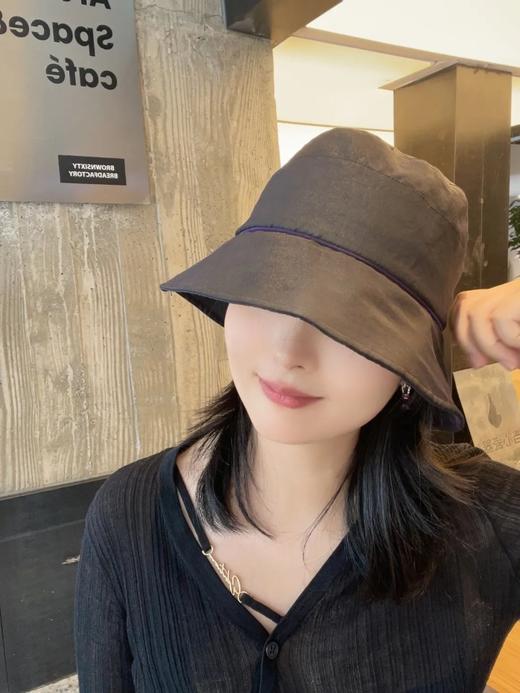 非遗古料香云纱鸭舌帽/渔夫帽！花花团特别定制版！日常搭配百搭时髦！优雅典雅都市气质女士！帽型显脸小！香云纱帽子炒鸡轻盈透气凉爽宜人，易洗易干轻薄不易皱，自带spf50防晒，不怕晒黑优雅时髦凹造型！ 商品图5