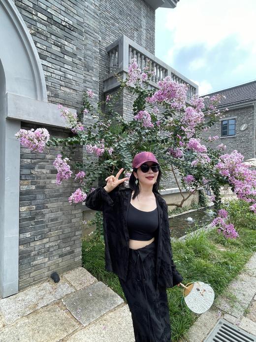 非遗古料香云纱鸭舌帽/渔夫帽！花花团特别定制版！日常搭配百搭时髦！优雅典雅都市气质女士！帽型显脸小！香云纱帽子炒鸡轻盈透气凉爽宜人，易洗易干轻薄不易皱，自带spf50防晒，不怕晒黑优雅时髦凹造型！ 商品图6