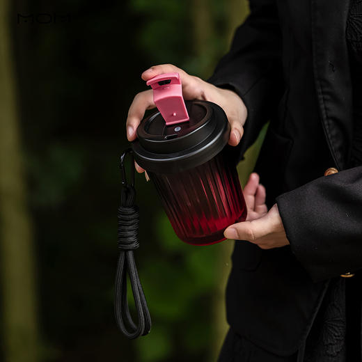 山重山MOM 渐变黑玻璃咖啡杯 420ml 便携式 加厚玻璃 密封防漏 商品图3