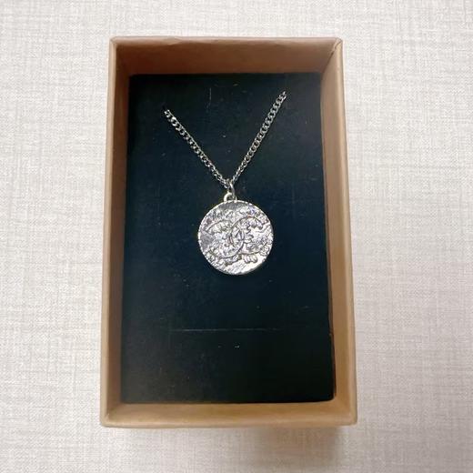 北京仓｜Gigi Paris-叶片 双C Logo-银色小号 Vintage纽扣  项链［法国设计师］ 商品图0