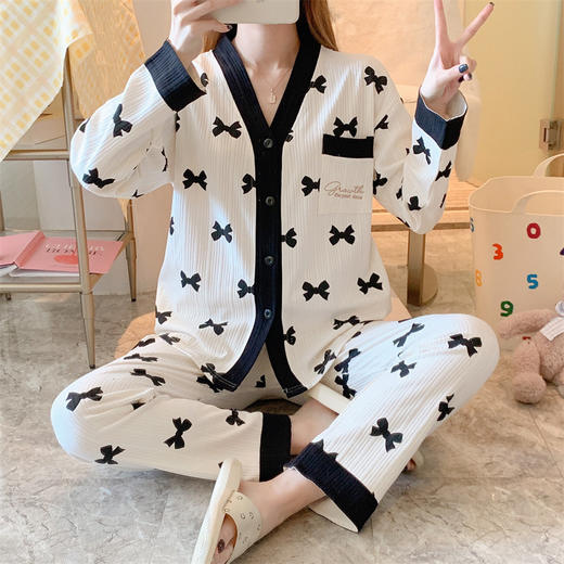 2023年新款和服睡衣女，超舒适秋款，秋季长袖，可爱少女款，开衫ins风家居服，让你在家里也能穿得像公主一样优雅，舒适柔软的面料让你放松身心，完美展现女性的温柔与迷人。 商品图2