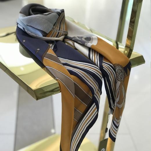 优品堂【繁花🌸似锦】桑蚕丝110*110方巾 商品图1