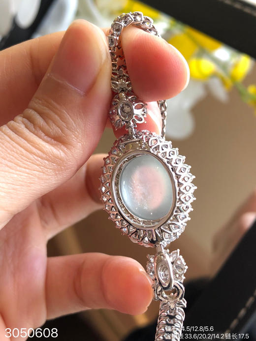 3050608，玻璃蛋面吊坠手链两用款。具体价格微信咨询 商品图8