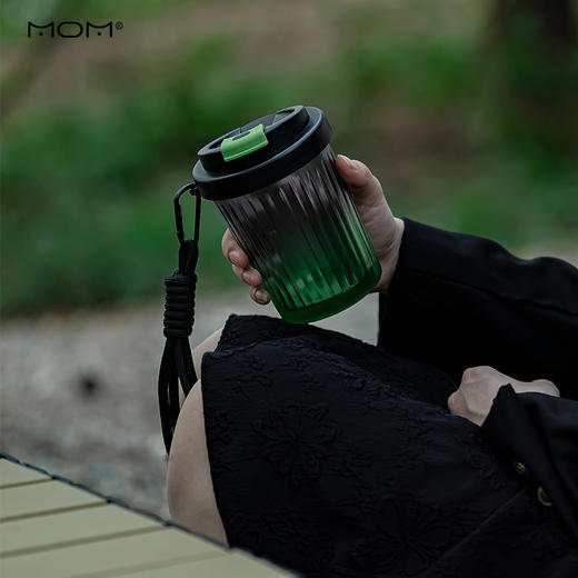 山重山MOM 渐变黑玻璃咖啡杯 420ml 便携式 加厚玻璃 密封防漏 商品图4