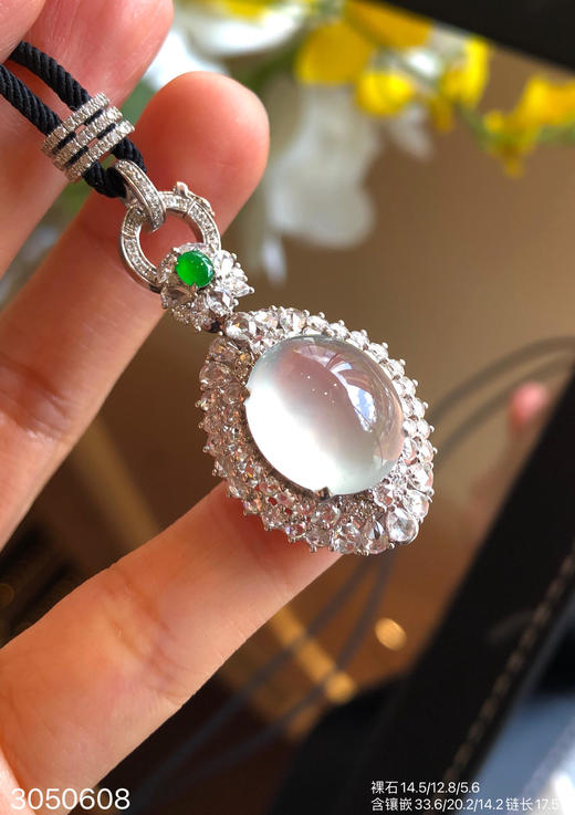 3050608，玻璃蛋面吊坠手链两用款。具体价格微信咨询 商品图6