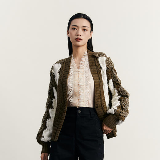 谜底针织开衫女2023秋新款复古文艺手钩绣花V领宽松毛衫233MZ1257 商品图0