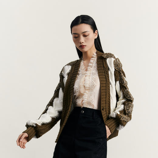 谜底针织开衫女2023秋新款复古文艺手钩绣花V领宽松毛衫233MZ1257 商品图1