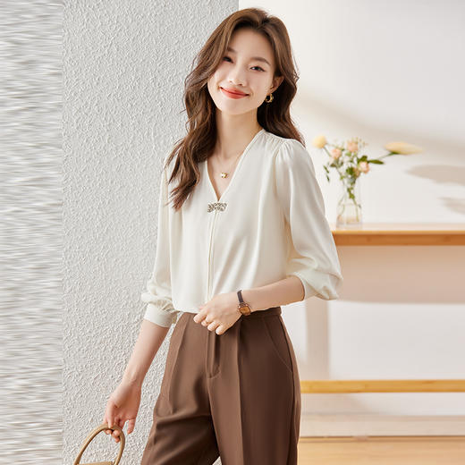 新款长袖衬衫百搭小众洋气显瘦春夏时尚宽松春秋纯色韩版v领 商品图2