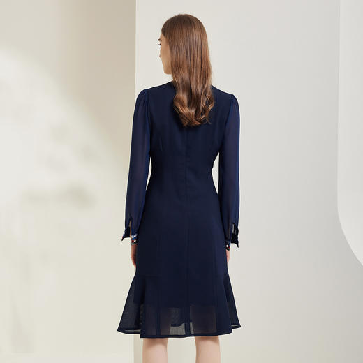 QE83C斯尔丽瑟俪2023秋季新款V领蕾丝绣花点缀领袖飘逸雪纺浪漫连衣裙 商品图1