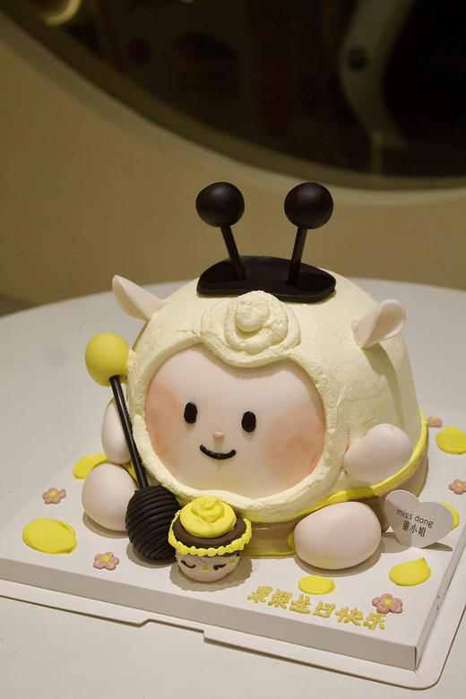 立体翻糖蜜蜂蛋糕 商品图0