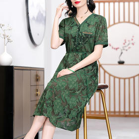 XT 88007-1莨纱浮雕式剪花连衣裙褶皱领精致衬肤色