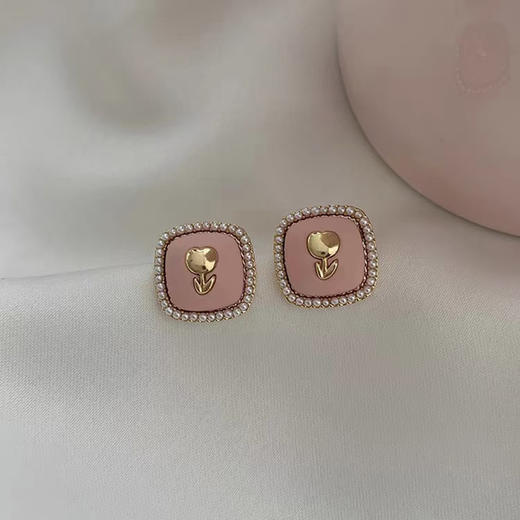 JU-C0029几何方形新款珍珠耳钉女小众感郁金香耳环潮甜美粉色耳饰 商品图0