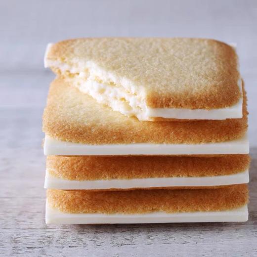 北海道白色恋人巧克力夹心饼干  |  北海道畅销了40年的经典名物，拜北海道盛产牛奶所赐，其制作的点心就是 比其它产地多了一份难以言喻的美味，吃上一口，回味无穷！ 商品图2