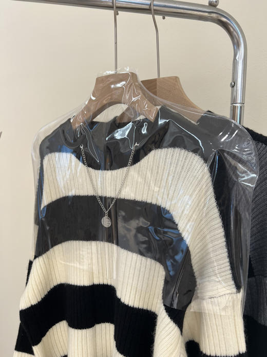 条纹经典毛衣送项链 商品图1