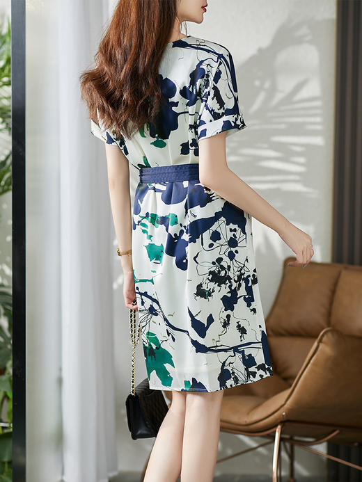 UG【现货7天】不规则气质印花连衣裙女新款2023夏季收腰直筒裙显瘦百搭裙子 商品图1