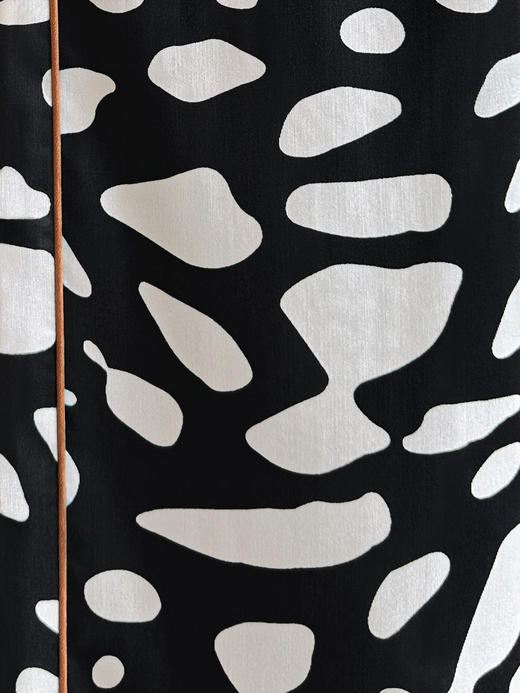 TYNVIE 配布边吊脚裤-黑色印花 商品图3