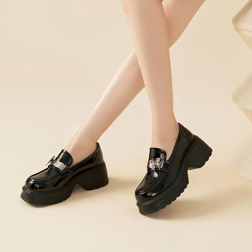 Safiya/索菲娅2023秋季新品新潮个性蝴蝶金属扣粗跟厚底乐福鞋 SF33112057 商品图2