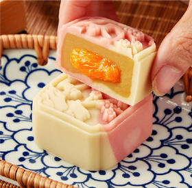 流心杨枝甘露月饼