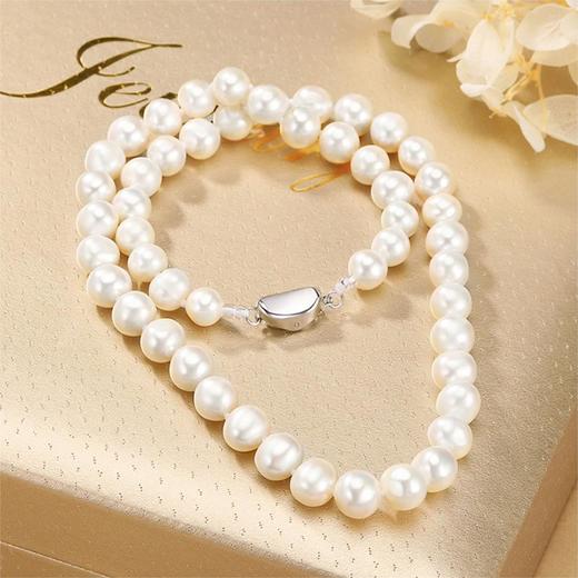 【品牌授权】宝梵迪施华洛世奇奥地利奶油珍珠项链套装 珍珠项链+珍珠耳钉+珍珠手链）+礼袋+质保卡*1+证书*1 两种礼盒随机发货 商品图5