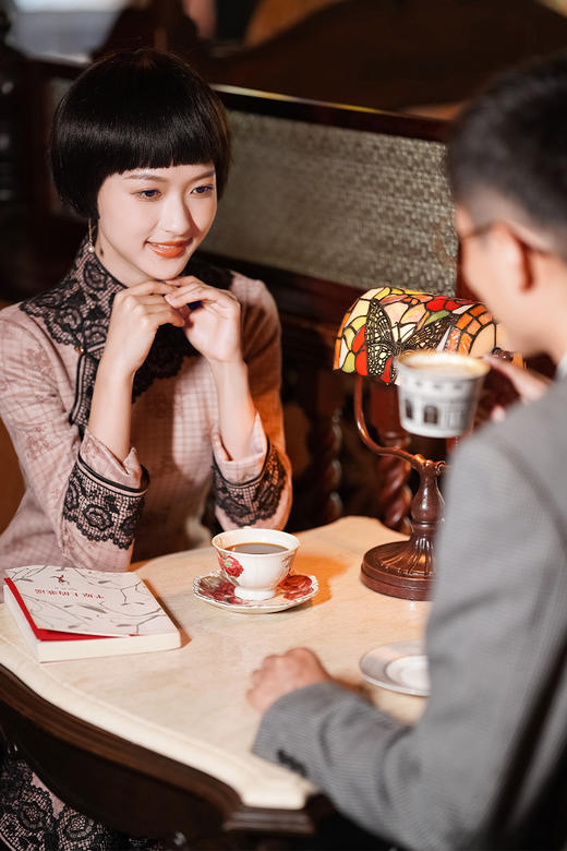 逸红颜明月优选#馆藏复刻款『粉蝶』民国风粉色麂皮绒蕾丝旗袍，穿越千年的富家小姐 商品图10