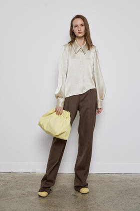 缎感立体袖弧度短衬衣