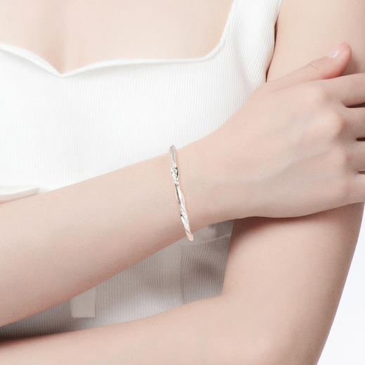 【情意绵绵手镯】Fanci范琦999足银轻奢送妈妈礼物 莫比乌斯满天星镯子手饰 下单赠精美礼盒 顺丰空运+运费险 商品图3