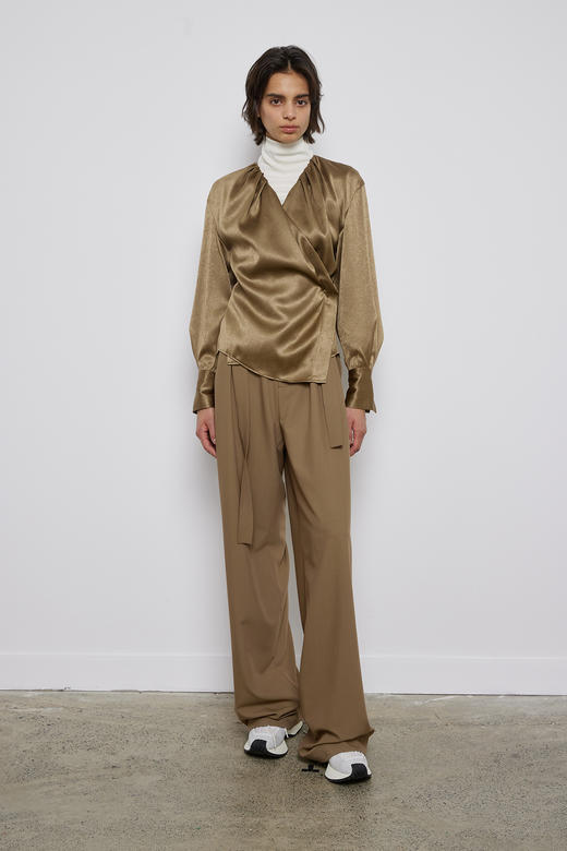 立体V领收腰缎面衬衣 商品图0