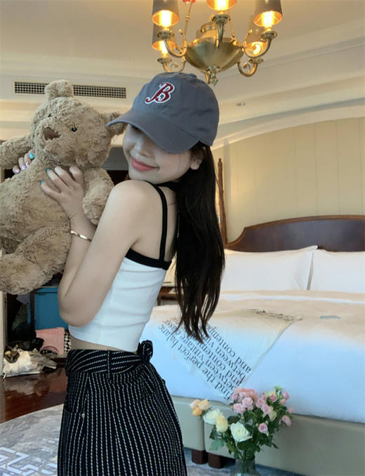 <曾小咸推荐>拼色吊带背心女交叉性感短款外穿内搭美背弹力修身（自带一体胸垫）39.99/件 50/2件！【预售款，预计3-15天发货】 商品图3