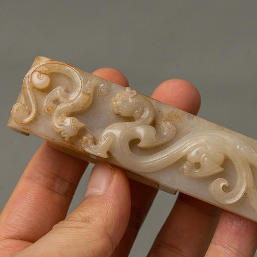清 玉雕螭龙纹剑璏 商品图3