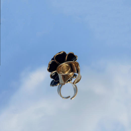 北京仓｜Gripoix Paris-Camelia-黑色琉璃 山茶花 珍珠 戒指［法国设计师］ 商品图2