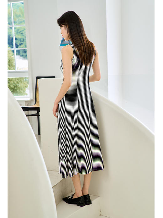NEELLY纳俪商场同款黑白条纹吊带连衣裙女2023秋新款休闲显瘦百搭N23074Y04556 商品图3