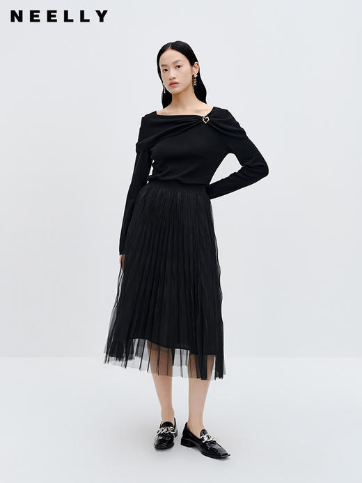 NEELLY纳俪商场同款黑色气质针织衫女2023秋新款设计感一字领上衣N23083A01141 商品图1