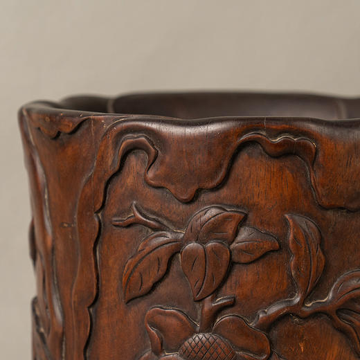 清 红木雕花卉纹花口笔海 商品图1