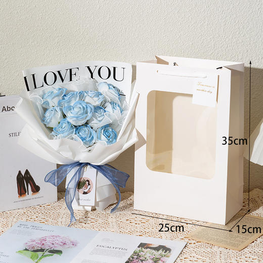 【给你的星辰大海！布达佩斯之恋网红花束】11朵玫瑰寓意一生一世，碎冰蓝玫瑰，气味芳香，触感逼真，可长久保存，高端大气，送礼方便有面子！七夕情人节礼物，送女友闺蜜必备香皂花成品七夕 商品图2