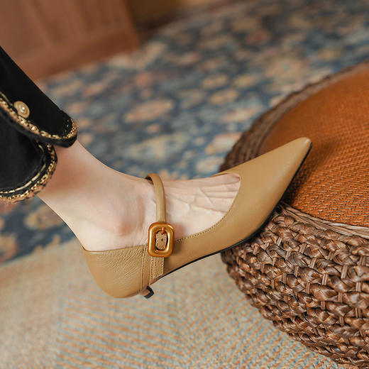 优雅法式，纯色进口小羊皮中跟尖头浅口单鞋PS1602 商品图7