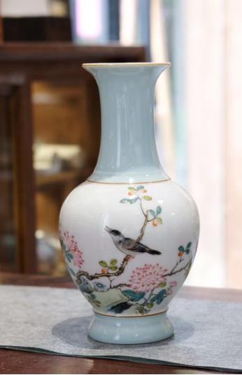 粉彩满园秋色赏瓶 商品图0