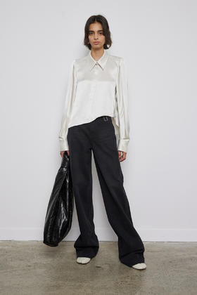 缎感立体袖弧度短衬衣