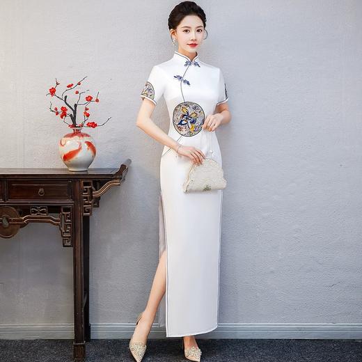 YZR7-12 旗袍改良版2025年新款中国风长款气质白色走秀时尚演出服复古年轻 商品图0