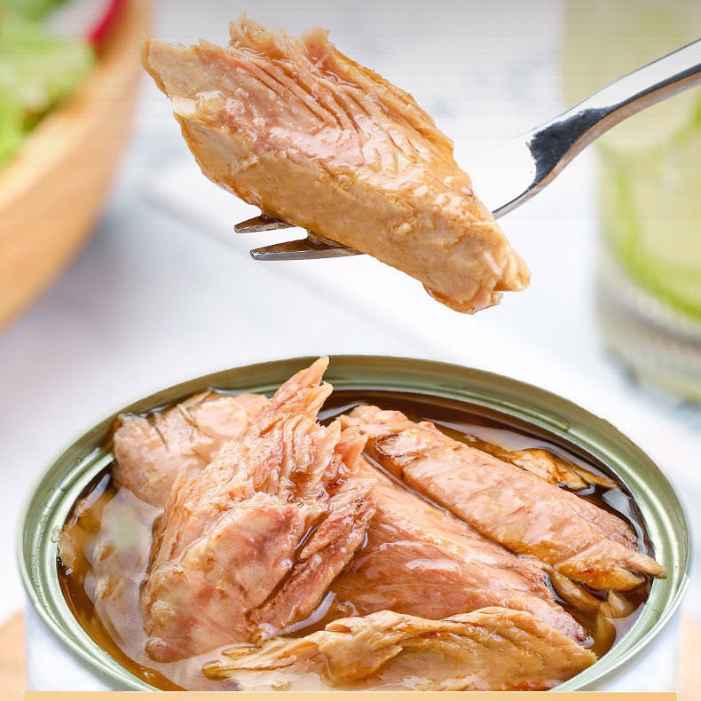 浇汁金枪鱼，远洋无污染海域捕捞，22罐组合，富含多种营养元素，浇汁工艺，红烧口味，纯肉无骨，肉质细腻，鲜嫩可口，香味十足，低脂高蛋白，吃法多样，老少皆宜M