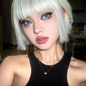 An nieone【赛博冰种】年抛  神仙荧光  钻蓝色深浅各异的花纹设计