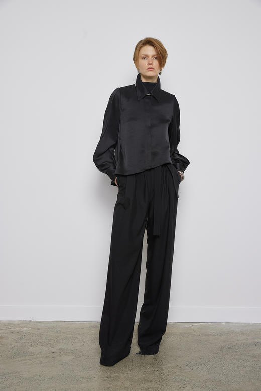 缎感立体袖弧度短衬衣 商品图0