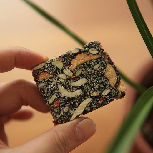 浔隐山 黄精芝麻核桃糕 滋补营养糕点小吃零食下午茶 500g/盒 商品图1