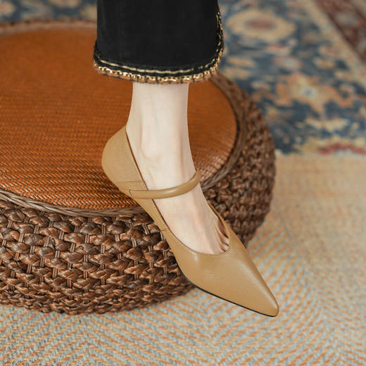 优雅法式，纯色进口小羊皮中跟尖头浅口单鞋PS1602 商品图8