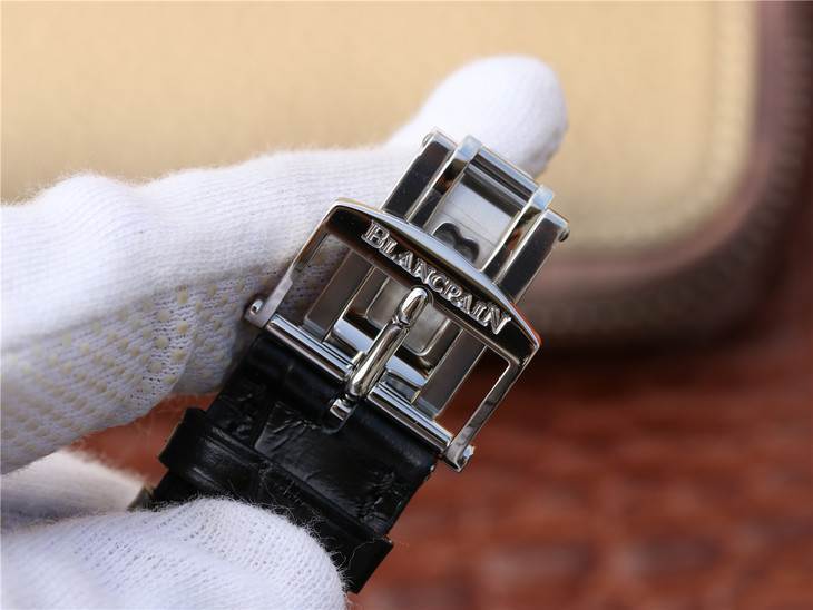 OM厂宝珀月相6654复刻表要怎么单独调日历月相呢?