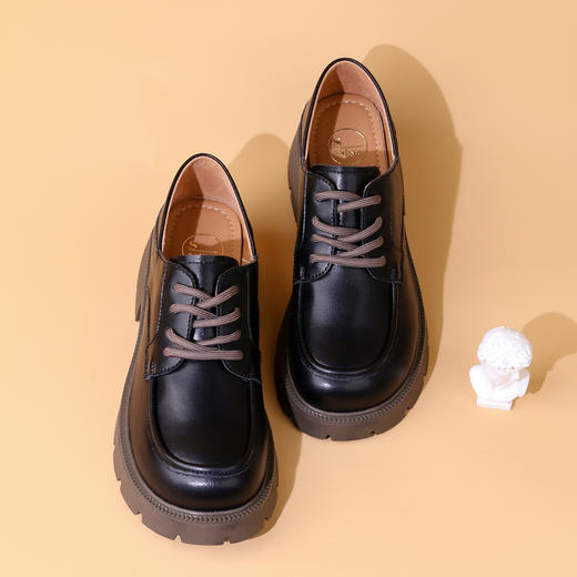 Safiya/索菲娅2023秋季 复古系带圆头深口两穿英伦牛津布洛克粗跟皮鞋SF33112003 商品图3