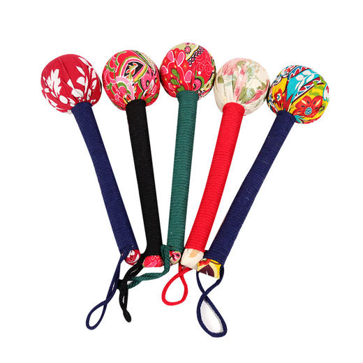 【按摩锤 手持艾草养生锤 家用背部按摩】 手工穴位经络，棉质锤头艾草植物填充软实一体，面点结合，轻松拍打，粗绳编织握柄独立网纱袋包装，包装更精美 使用更方便 延长使用寿命 商品图2